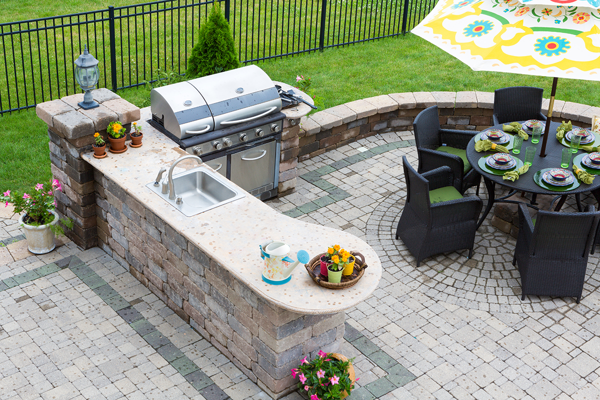 Creating the Perfect Custom Outdoor Kitchen for Your Lake Home